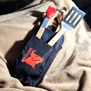 NWOT* Bullseye 4 pc grilling tools